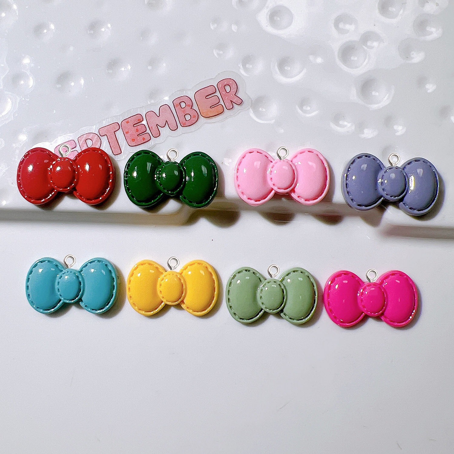 Resin Art Necklace - 10 Stück niedliche Cartoon-Bowknot-Harz-Anhänger für Schmuckzubehör,