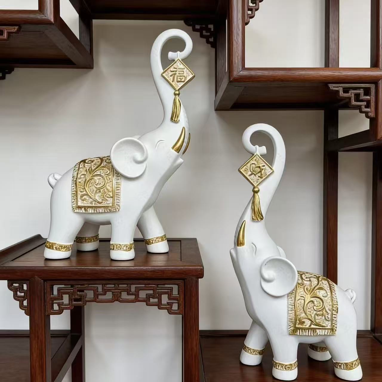 Resin Art Anniversary Gift - Ein Paar Glücksbringende Elefantenrüssel-Figuren im Chinesischen