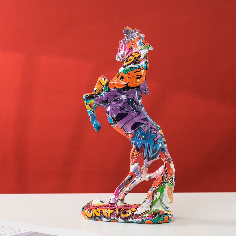 Pferdestatue Graffiti, beliebt – Resin Art Decoration Items Bewertung und Preis