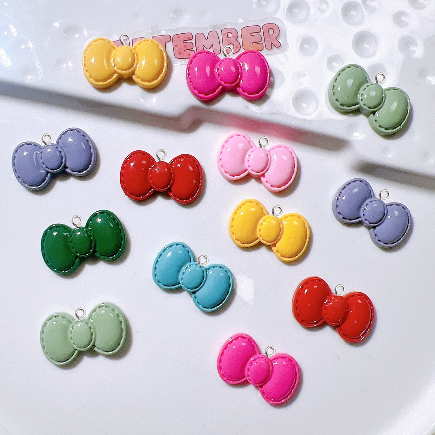 10 Stück niedliche Cartoon-Bow – Resin Art Necklace Bewertung und Preis