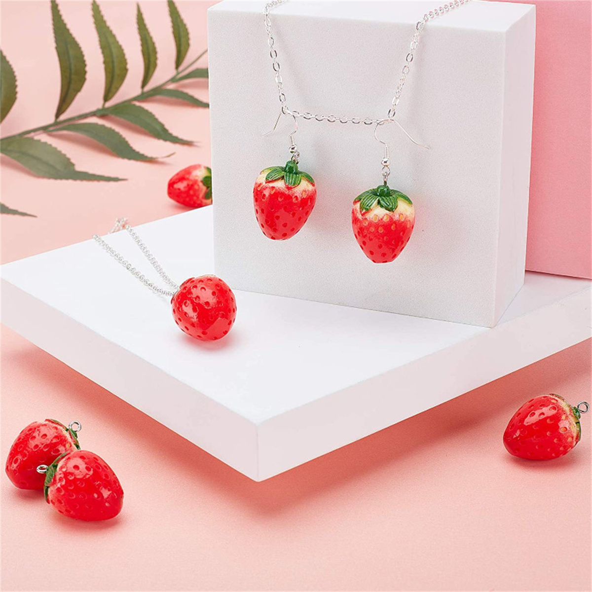 SG04 Niedliche 5 Stück Erdbeer – Resin Art Necklace Bewertung und Preis